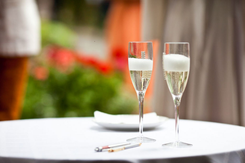 Nicio veste buna nu vine singura, ci „insotita” de o sticla rece de prosecco!