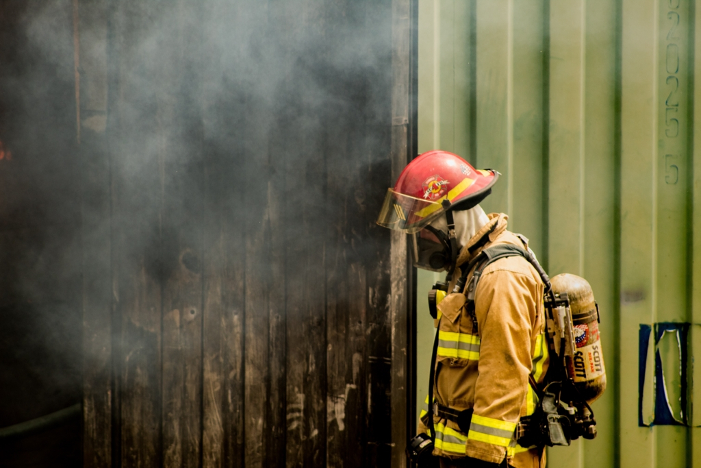 Incendiu la Liceul Tehnologic ‘Alexandru Vlahuţă’ din Podul Turcului. 266 de persoane au fost evacuate, provocat de elevi