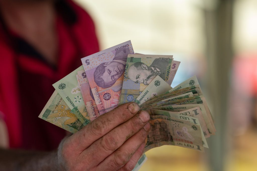 Ce sume alocă municipalitatea ieşeană drept ajutoare sociale sau de urgenţă