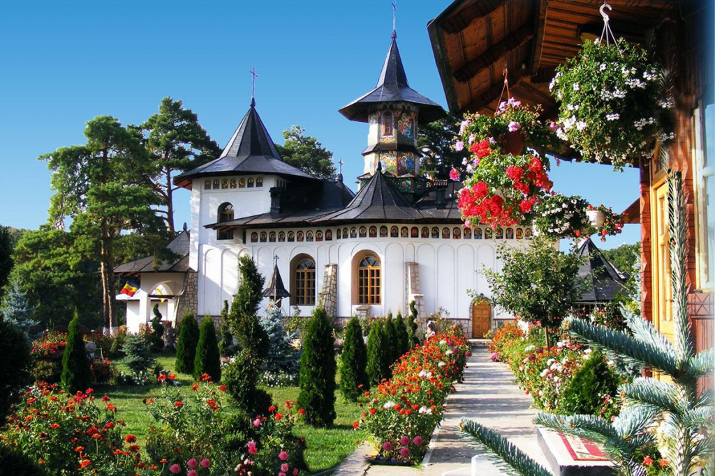  Mănăstirea Bujoreni, loc de rugăciune și de închinăciune