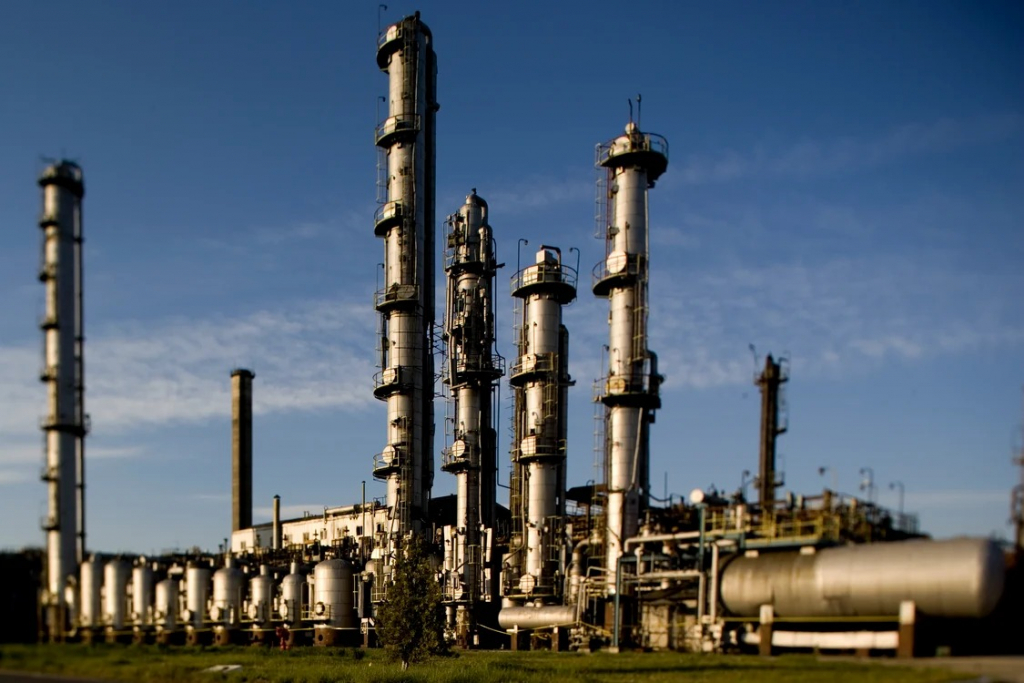 Ultima petrochimie „comunistă” din România, greu de vândut: niciun cumpărător, deși prețul a scăzut foarte mult 