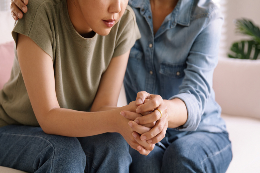 Părinţi de adolescenţi. Cum abordăm problemele adolescenței contemporane