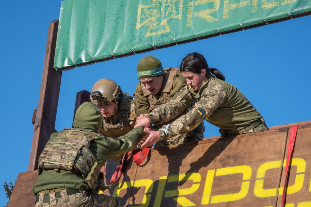 Se complică situația. Ucraina vrea să includă studenții în programele de pregătire militară (proiect)