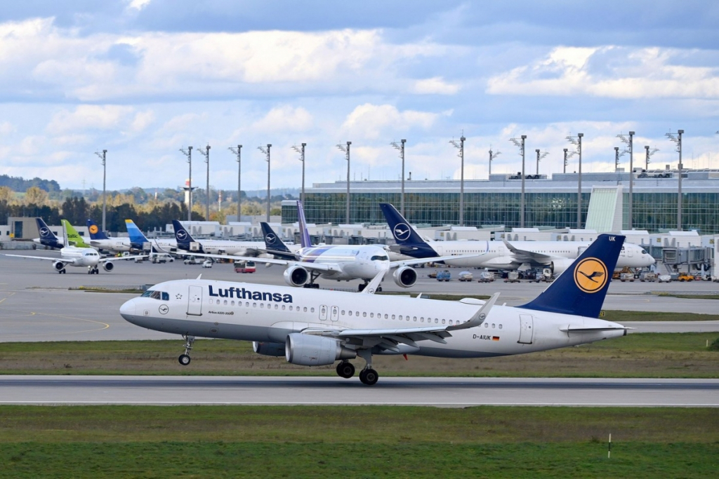 Avion aterizat de urgență la Timișoara: ușă deschisă în timpul zborului