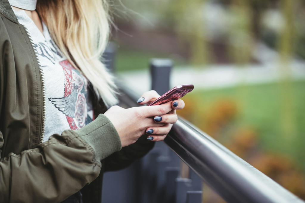 Cum să îți portezi numărul de telefon fără întreruperi de servicii de telefonie mobilă
