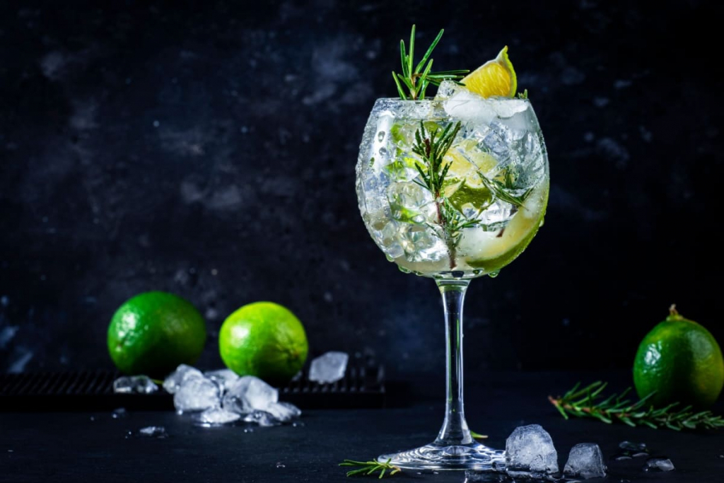  Cum să alegi ginul potrivit pentru cocktailurile tale: 3 recomandări