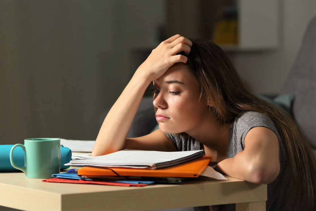 Generația Z în criză emoțională. Anxietatea și depresia afectează jumătate dintre adolescenții din România
