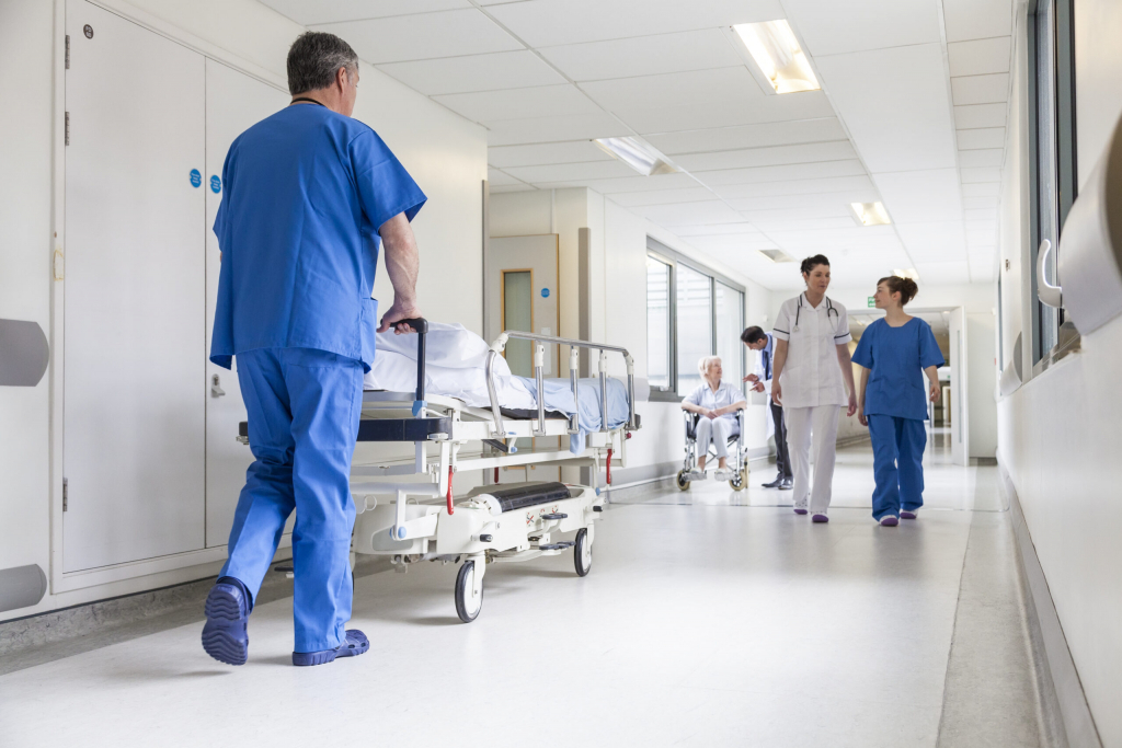 Sănătatea, în colaps administrativ. CNAS plătește mai bine salariile decât actul medical