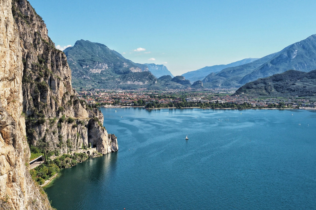 Lago di Garda. capcana turistică perfectă sau paradisul care încă există?