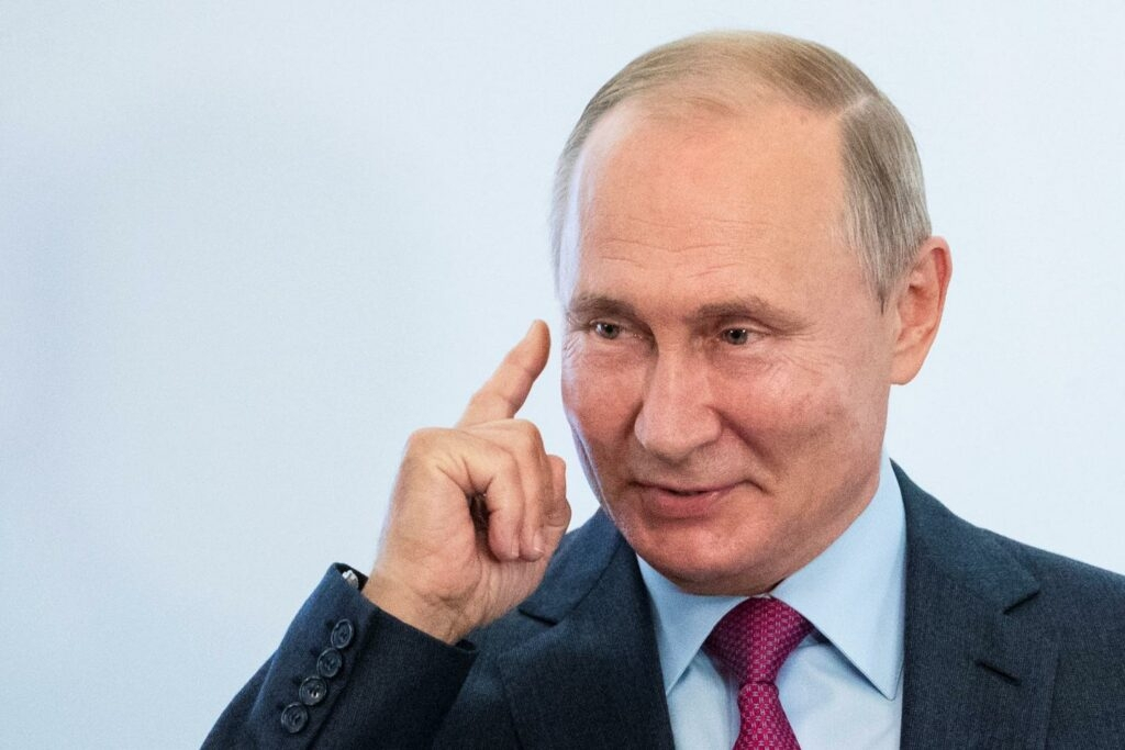 Vladimir Putin vrea ca Dumnezeu să fie trecut în noua Constituție. Ce statut vor avea căsătoriile între homosexuali