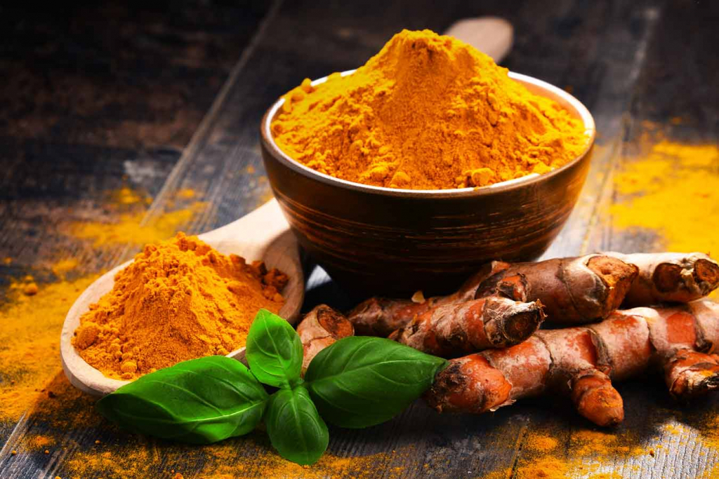 Turmericul, ajutor în inflamații, probleme cardiace și tonic cerebral
