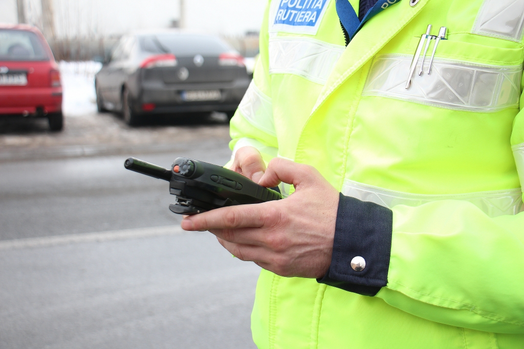 Şoferiţă cu tupeu:  s-a ales cu dosar penal la doar  17 ani 