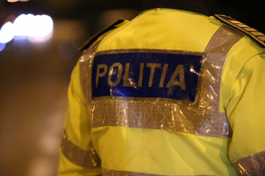 Bătăuș, reținut de polițiști după ce a făcut scandal pe raza satului Buhăiești