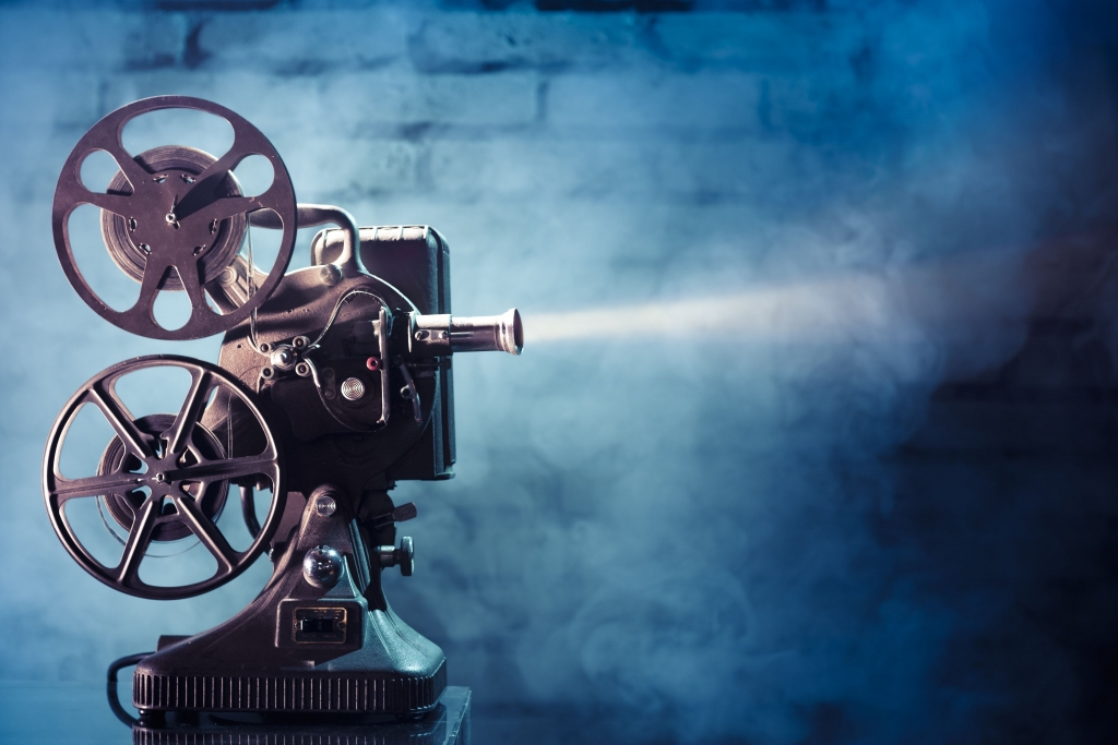 Guvernul construieşte patru cinematografe la ţară!