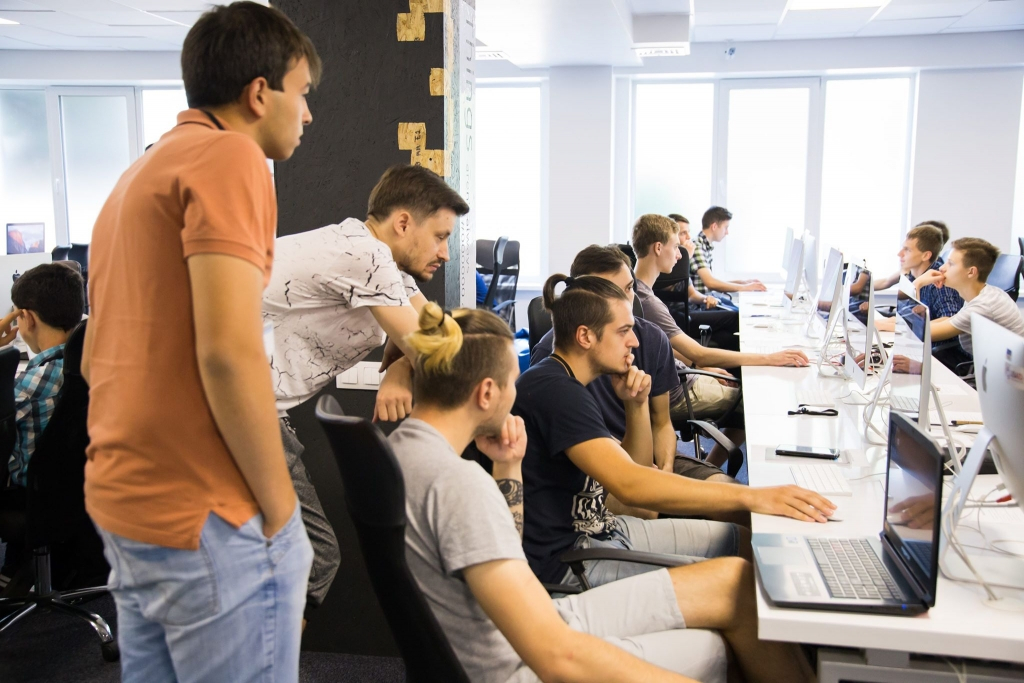 IT-ist în doar şase luni – ofertă pentru tinerii ieşeni