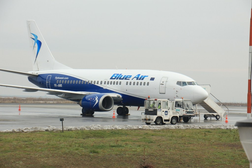 FOTO-VIDEO: Blue Air datorează Aeroportului Iaşi 8,57 milioane de lei!