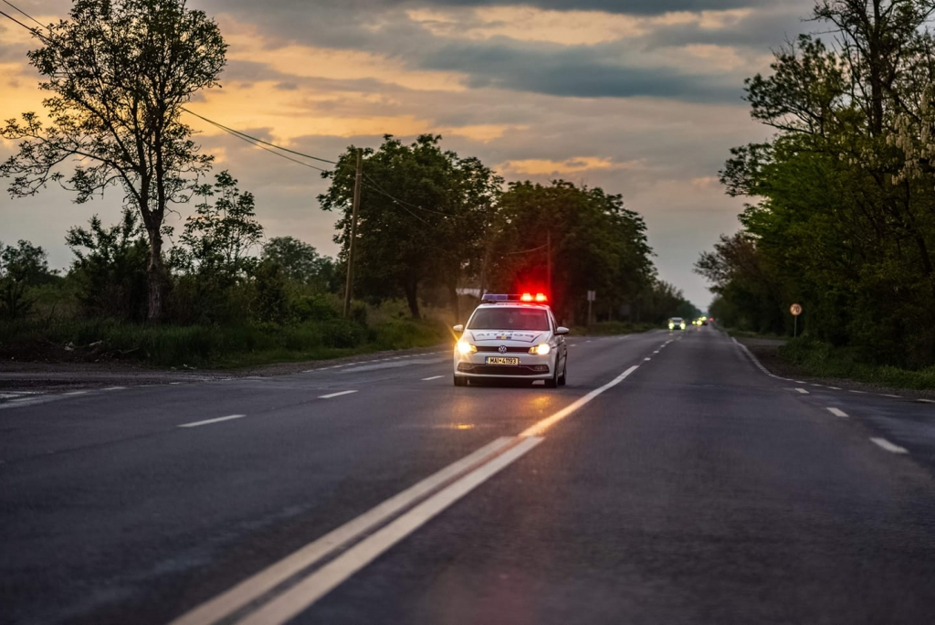 În prag de comă alcoolică, a tras pe dreapta. Apoi, mahmură şi-a continuat drumul
