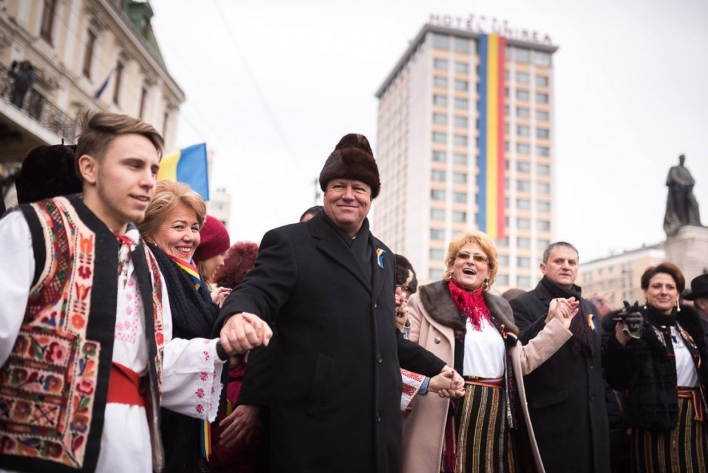 Iohannis vine să danseze Hora Unirii la Iaşi!