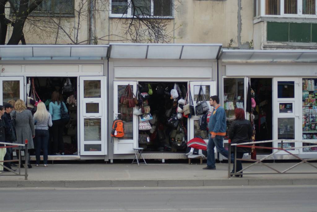Tonetele de cartier, locul unde Iașul se vinde la bucată