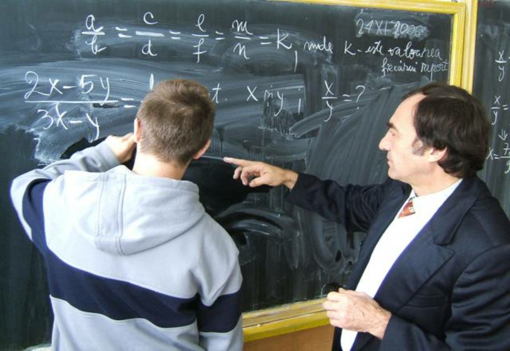 Primele de carieră didactică şi profesională, acordate în luna octombrie a fiecărui an