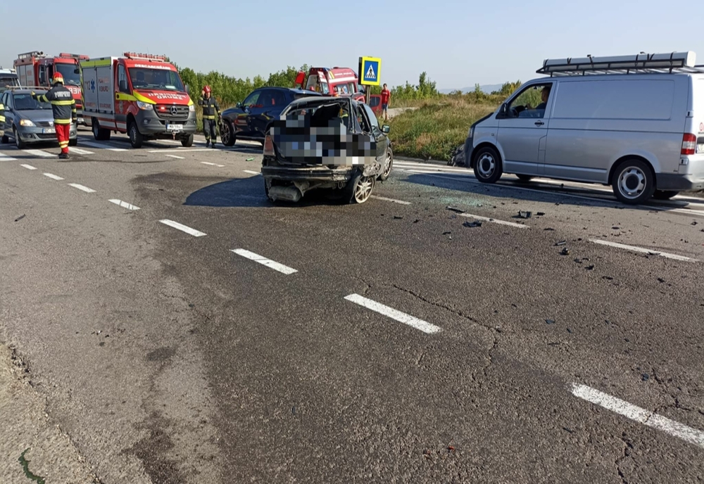 Accident grav cu 5 victime, la Bacău. Au fost implicate 3 mașini
