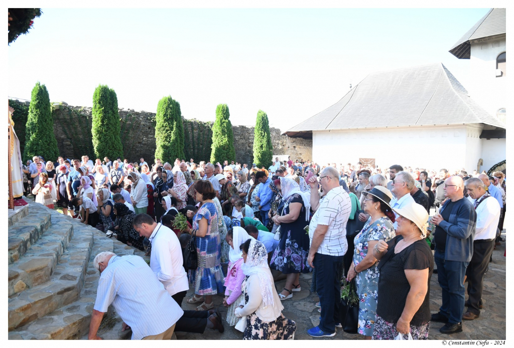   Rugăciuni, speranțe și liniște sub ocrotirea Maicii Domnului