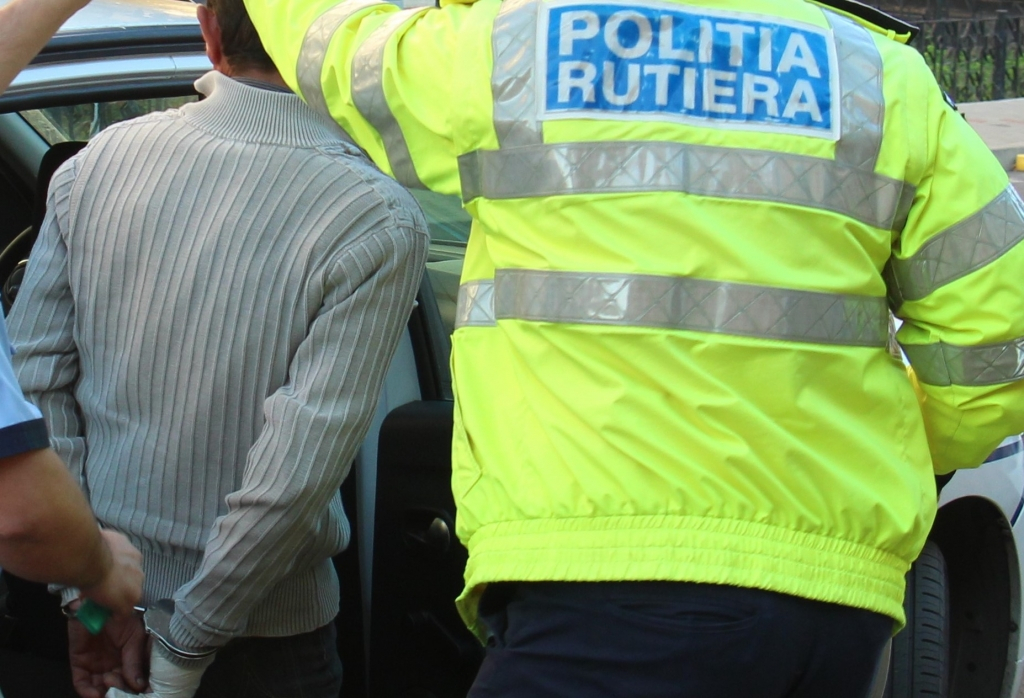 Șofer ambițios! 24 de ore în arest după ce a fost prins băut la volan și fără permis