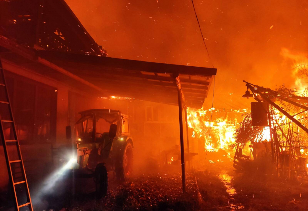 Incendiu la Bacău. O persoană a murit