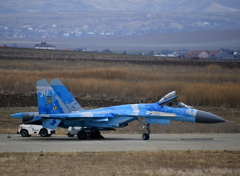 Aeronava Suhoi 27, aterizată, joi, la Bacău, a fost redată ucrainenilor