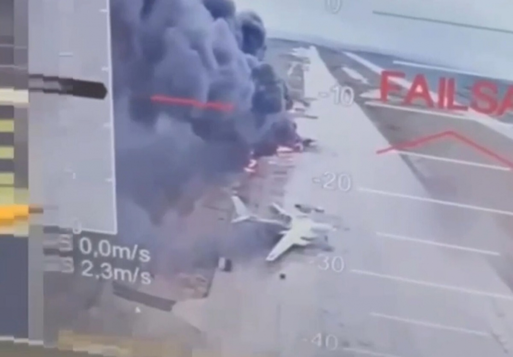 Zi neagră pentru aviația rusă - Loviturile ucrainene ar fi scos din uz peste o treime dintre bombardierele strategice ale Rusiei