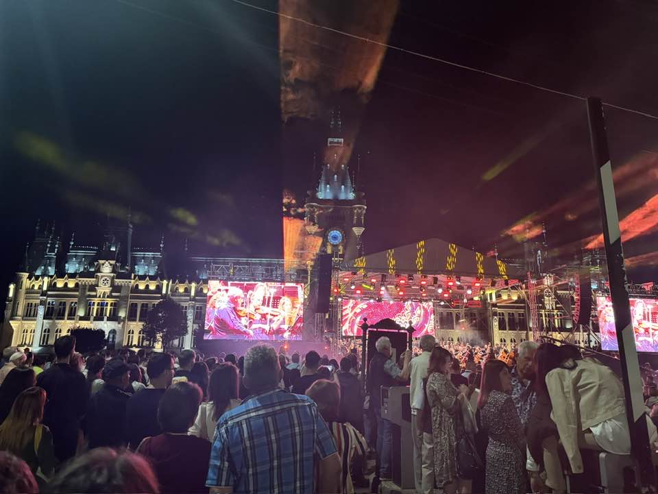 Opera a strălucit din nou sub cerul Iașului. O noapte de magie în sunet și lumină