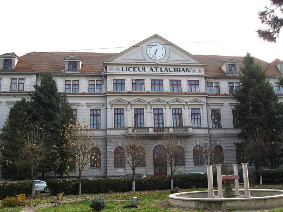 Cursuri exclusiv online la două colegii din Botoșani
