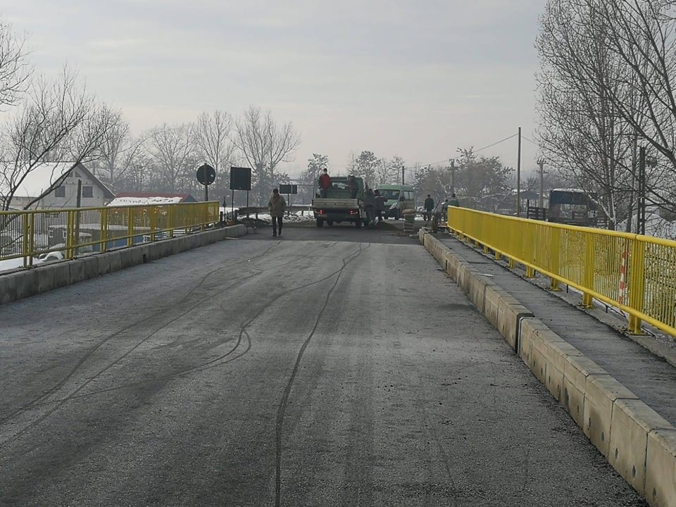 Pericol pe podul de la Milişăuţi
