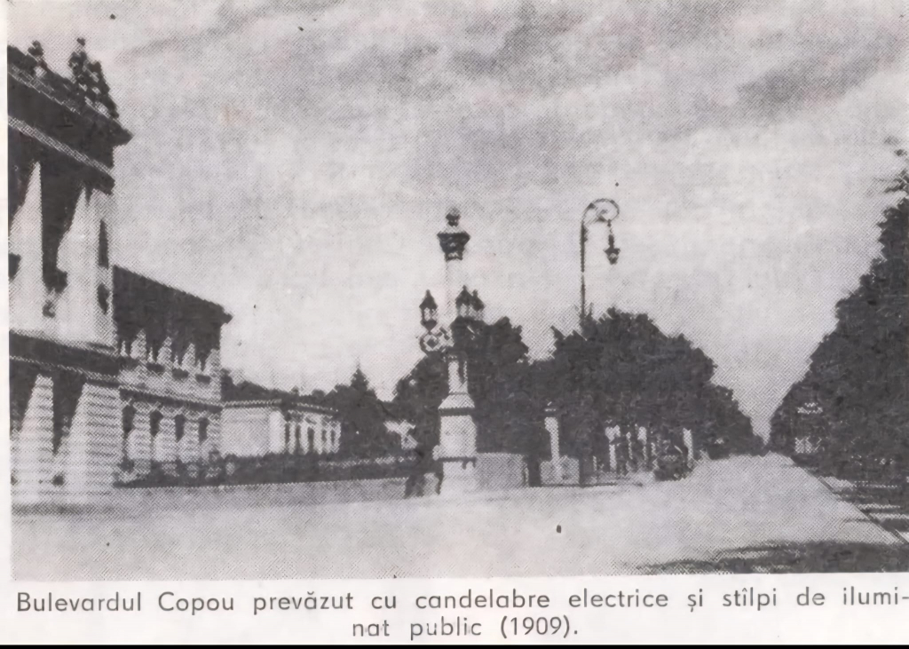 FOTO -- Iașul își onorează trecutul electric. Stâlpii istorici din fața Teatrului Național, propuși pentru restaurare prin fonduri europene