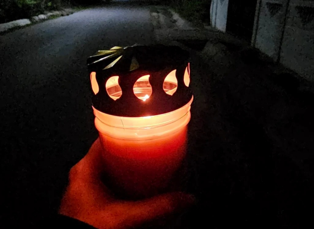 Ce facem cu lumânarea cu care am luat lumină de Înviere? Nu se stinge de pragul casei și nici nu se afumă cu ea vitele
