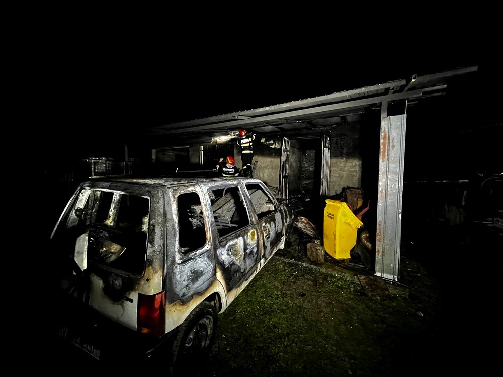 Flăcările şi explozia unei butelii au provocat mari pagube. Intervenţii nenumărate la ISU Neamţ