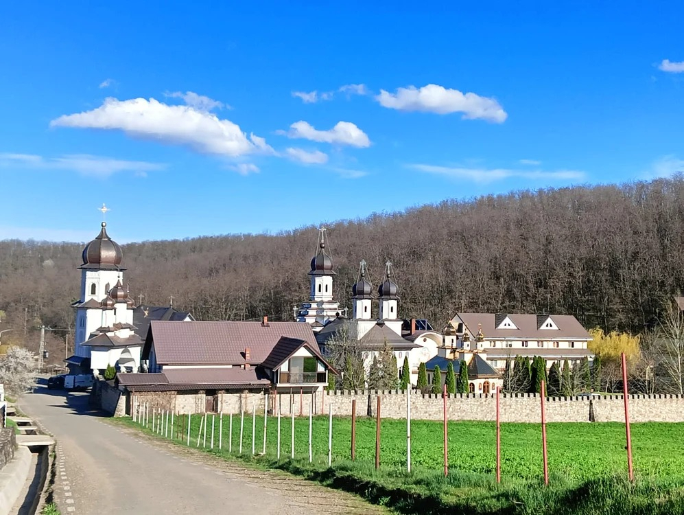 Povestea măcelului religios de la o mănăstire din Moldova. Ortodocșii de rit vechi, torturați și uciși de cei de rit nou 