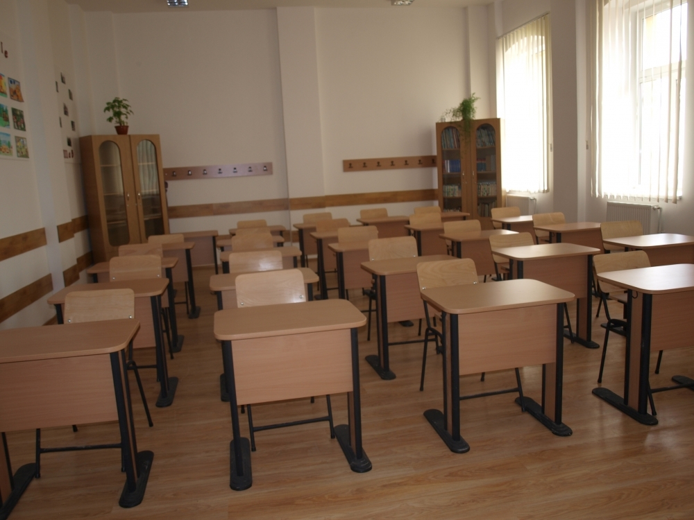 12 școli din Neamț se închid