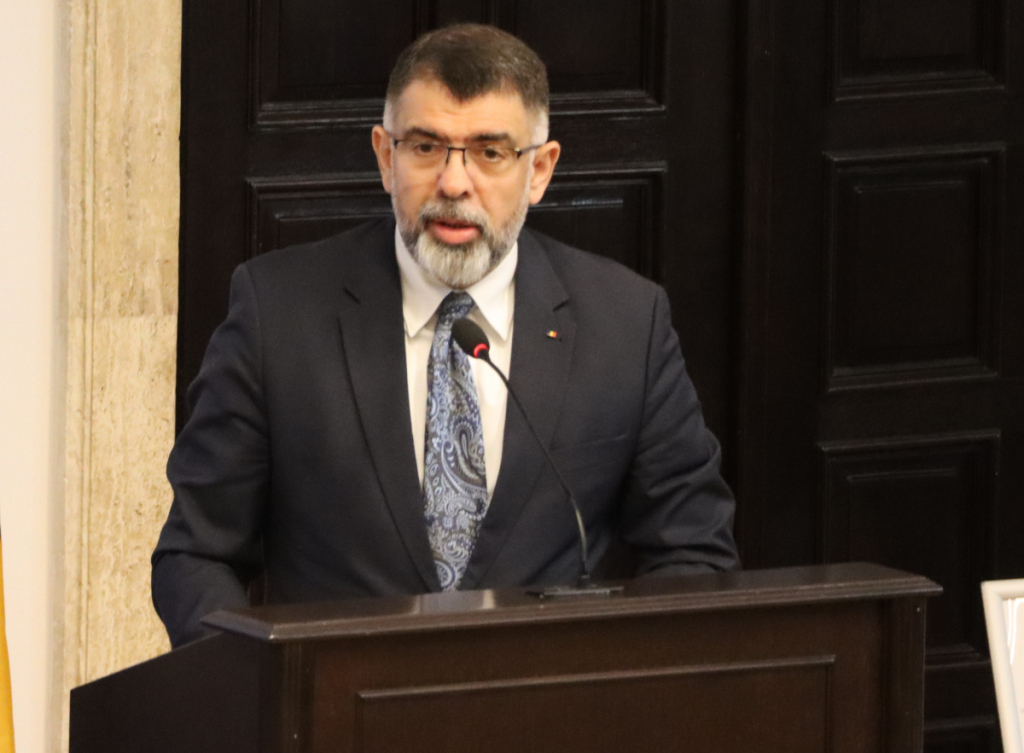Absolvenţii români ai unor universităţi din străinătate vor putea profesa în România
