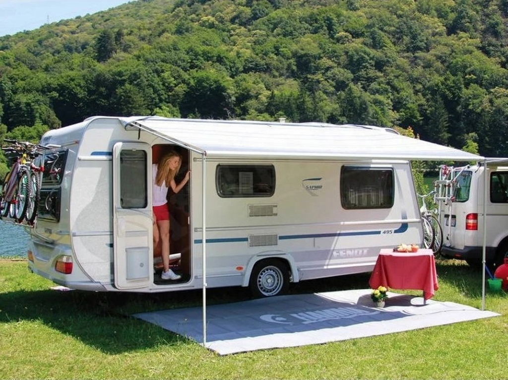 Ce spui de un mic dejun in mijlocul naturii? Cu marchize pentru rulote, poti avea parte de o astfel de experienta!