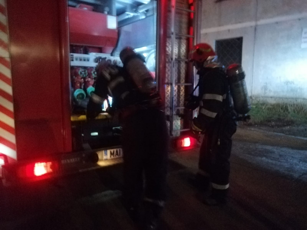 Incendiu puternic la blocul M2 din Iasi. O persoană carbonizată