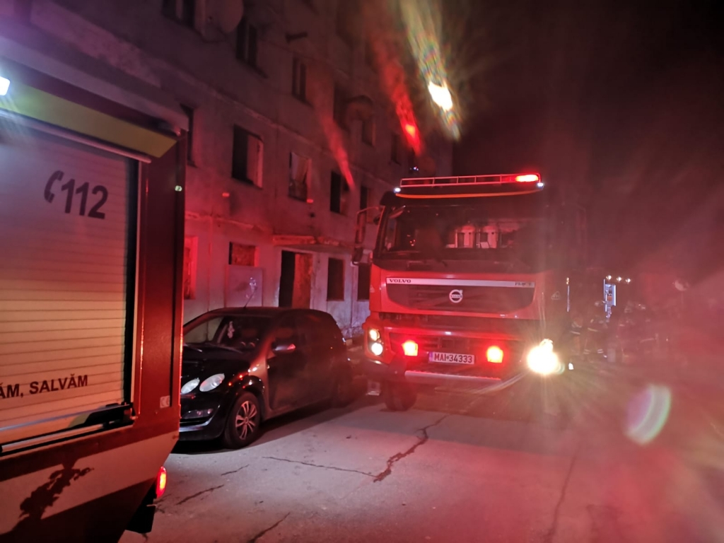 Incendiu puternic la blocul M2 din Iasi Blocul Fantoma