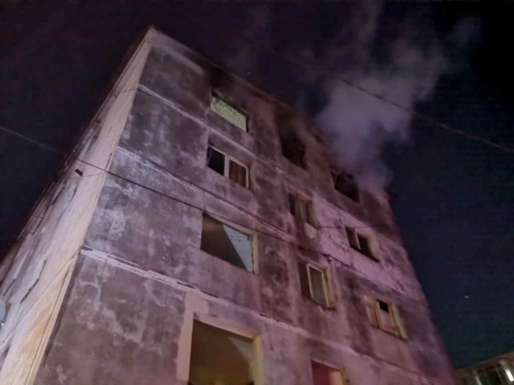 Incendiu puternic la blocul M2 din Iasi Blocul Fantoma