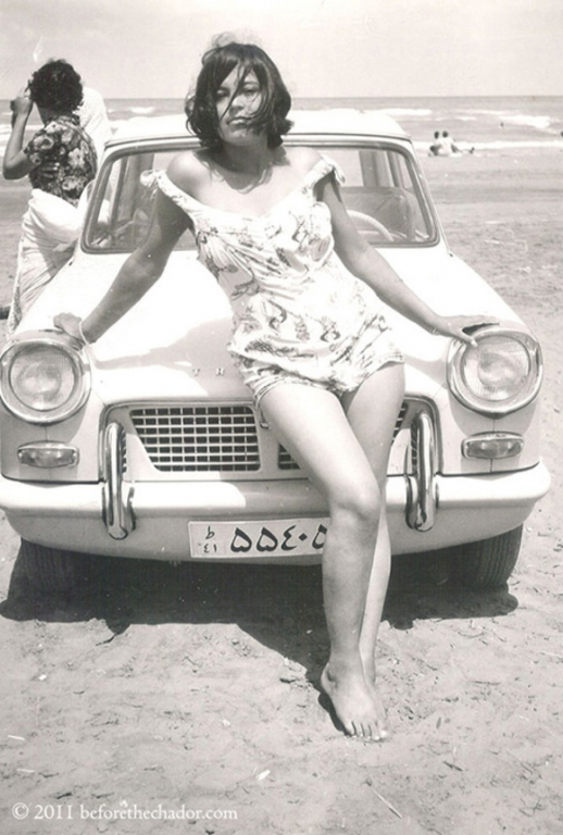 Imagini inedite din Iran din timpul dinastiei Shah, înainte de Revoluția Islamică. Femeile purtau haine decoltate, iar Teheranul semăna cu Los Angeles