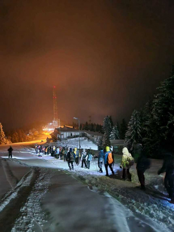 Cincizeci de turişti care au urcat în Parâng, într-o excursie, recuperaţi de salvatorii montani