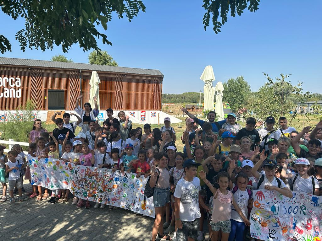  Peste 300 de elevi din trei școli ieșene, consiliați în domeniul juridic, bancar și civic