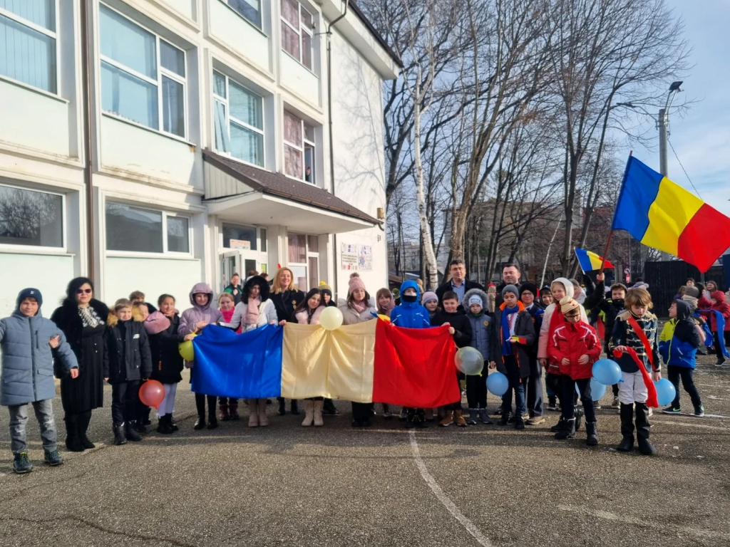 Manifestare de proporții dedicată Unirii Principatelor Române, la Bacău. Sute de copii, prinși în horă