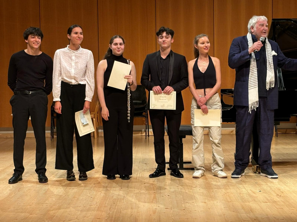  Mario Lucaci, câștigător de Grand Prix la Académie Internationale de Musique de Flaine