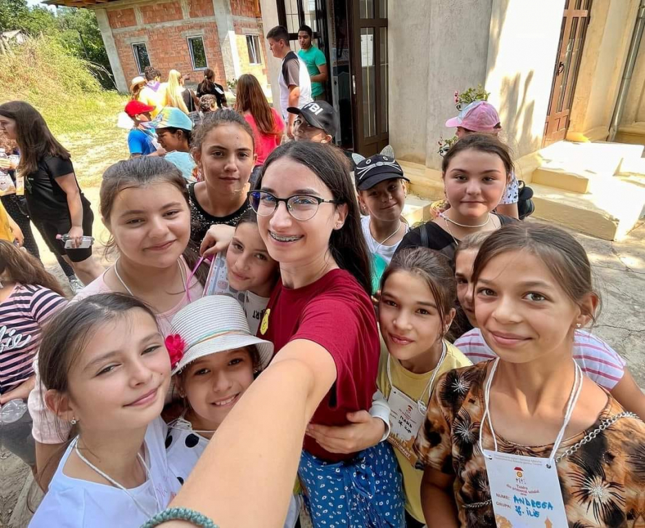 Tabără pentru 12.000 copii, în Pridvorul Satului