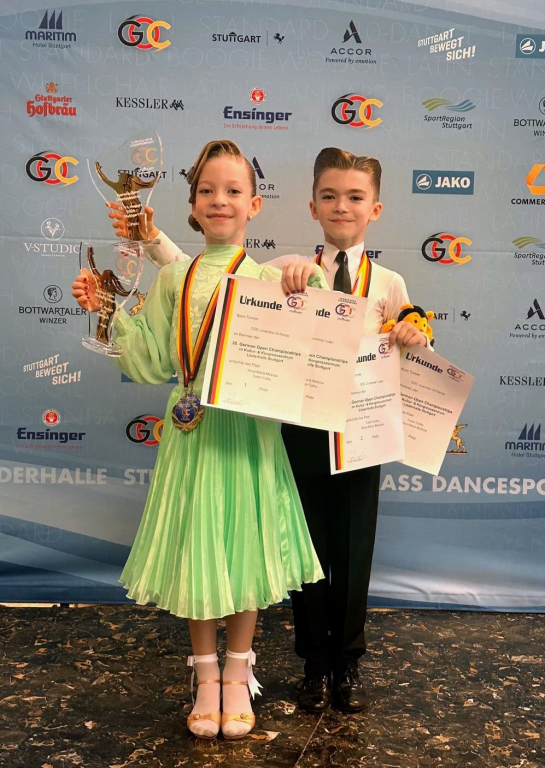 GALERIE FOTO - Micii dansatori din Iași, medaliați cu aur și argint la cel mai mare concurs de dans sportiv din lume
